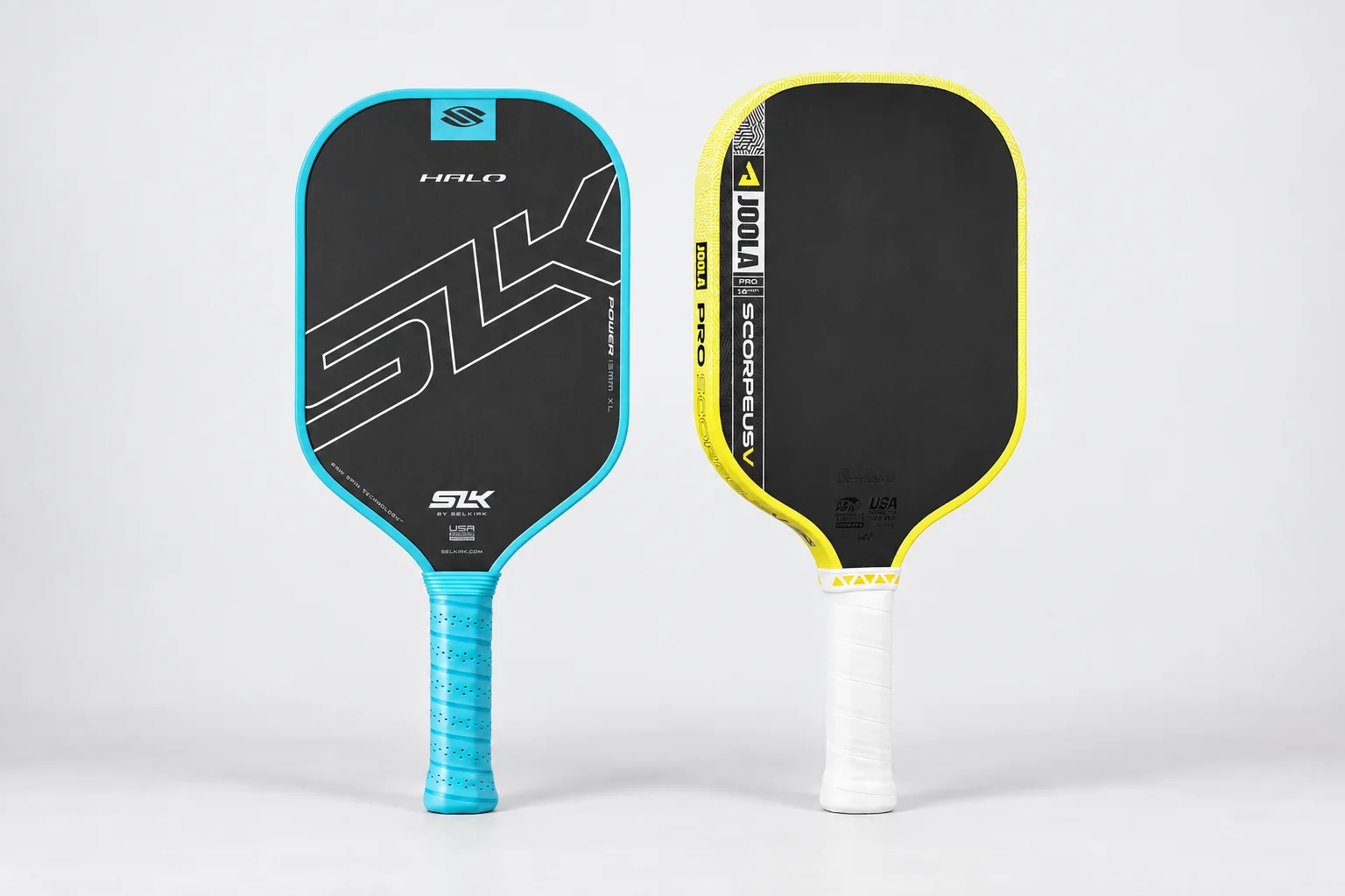 Detalle comparativo de las formas alargada y ancha de dos palas de pickleball