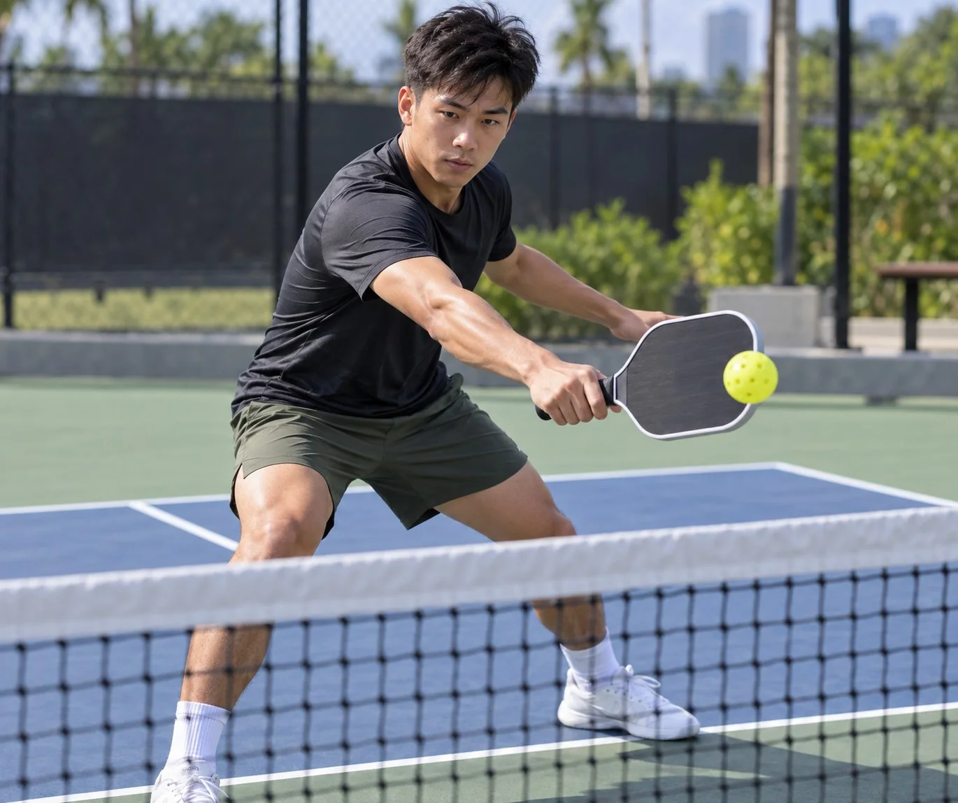 Cận cảnh kỹ thuật speed-up trái tay nhỏ gọn, điểm chạm ở trước thân tại sân pickleball Việt Nam