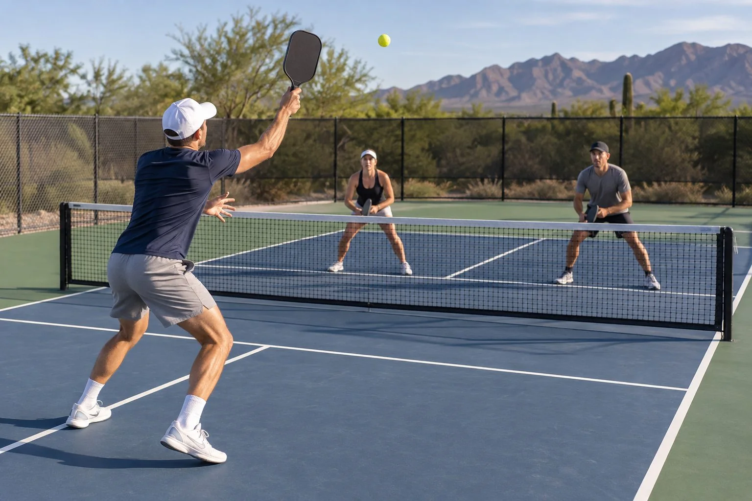 Joueur absorbant un drive avec un block volley au pickleball