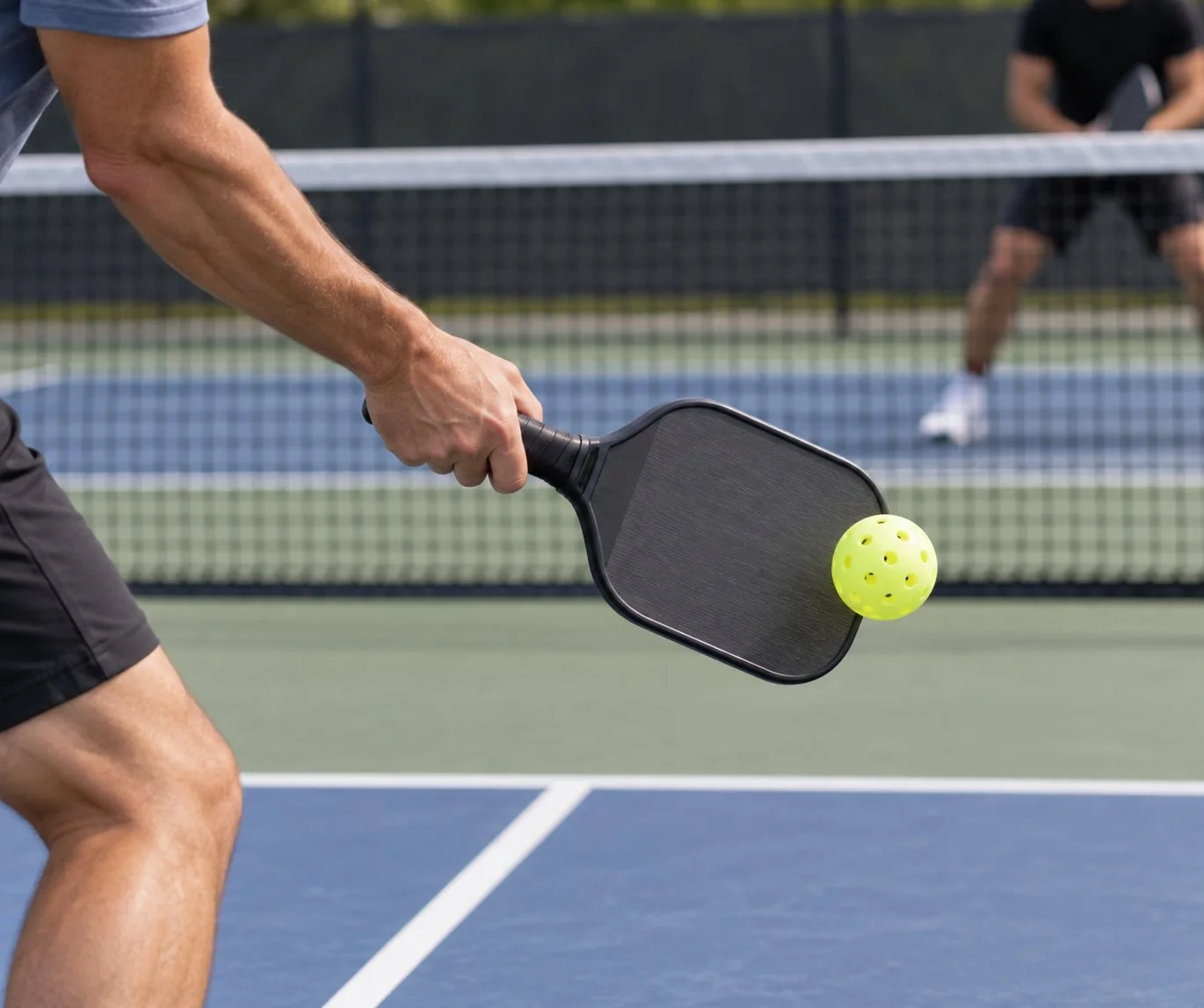 Close-up showing relaxed paddle contact in front of the body