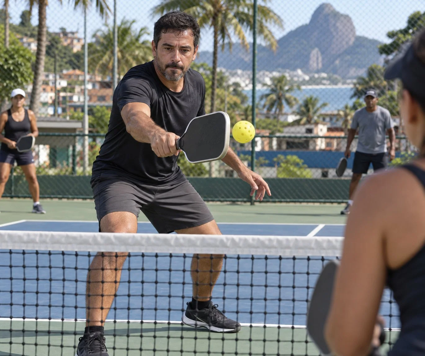 Contato à frente no forehand flick de pickleball